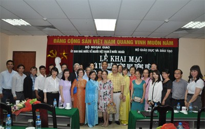 Improving Vietnamese teaching abroad - ảnh 1
